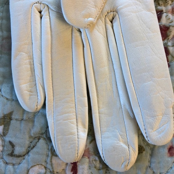 ๐Vintage white kid gloves๐ Host Pick 1/18๐ - Picture 6 of 8